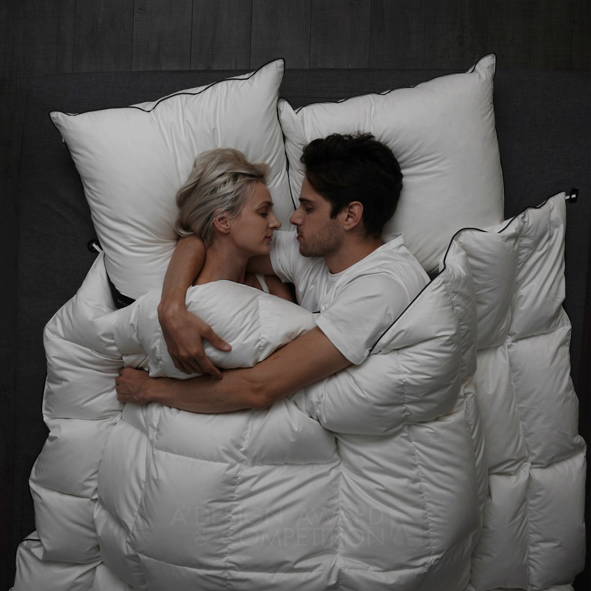 Couple Quilt Dual Temperature Control by Yao Lu Bronze Furniture Design Award Winner 2021 