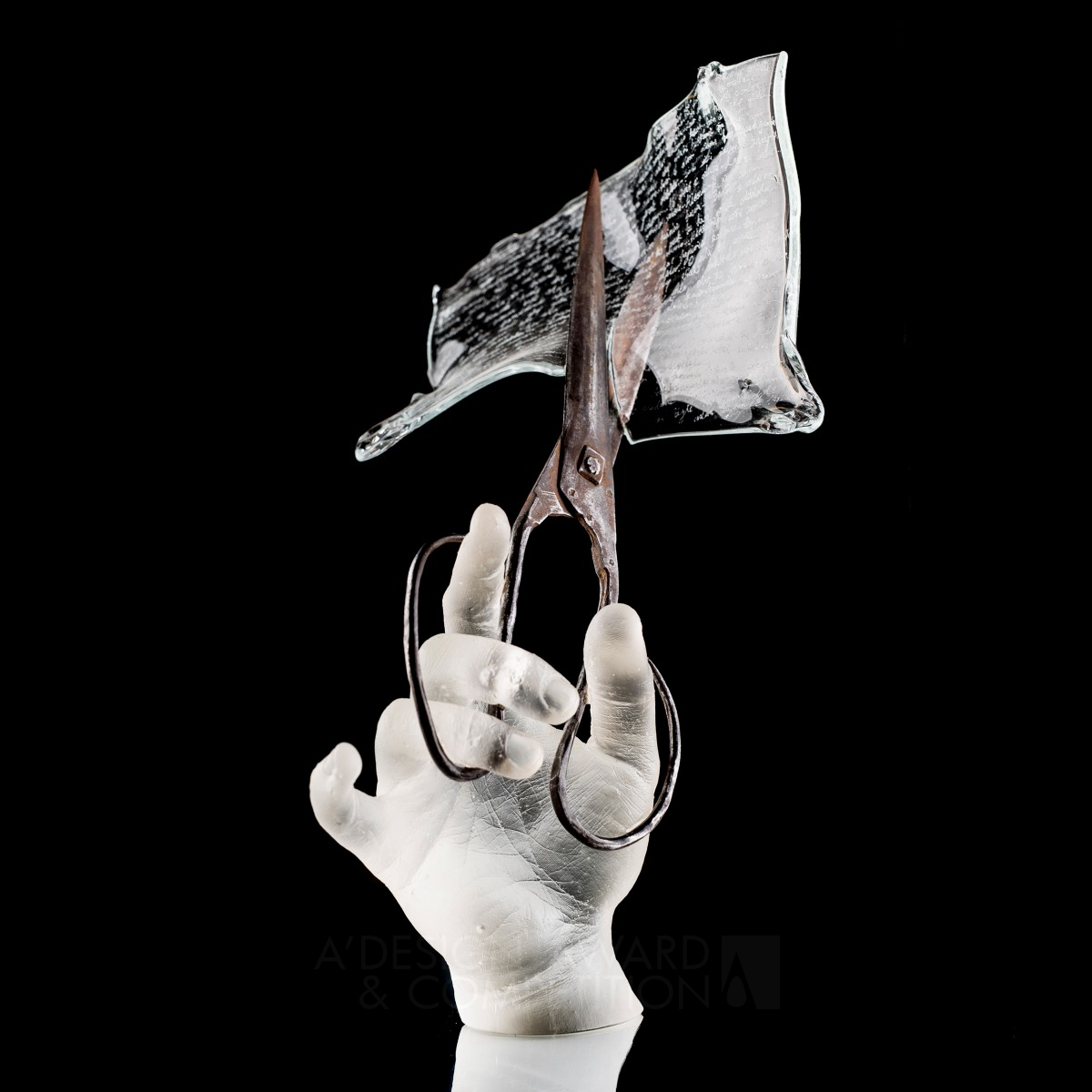 Commemorative Hands Sculpture by Derya Geylani Vurusan Iron Fine Arts and Art Installation Design Award Winner 2021 