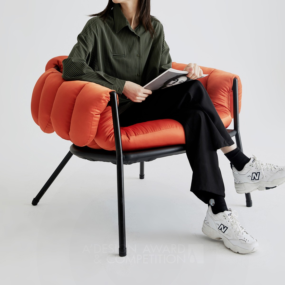 Wearing Chair by Yansheng Xia, Jinxiang Li and Chenglong Pu Bronze Furniture Design Award Winner 2022 