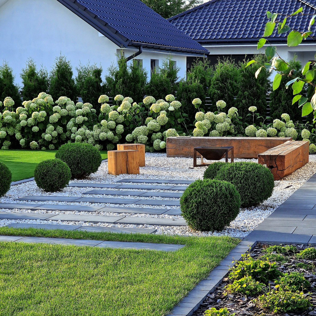Modern Elegance Garden by Paulina Jonczyk Iron Landscape Planning and Garden Design Award Winner 2024 