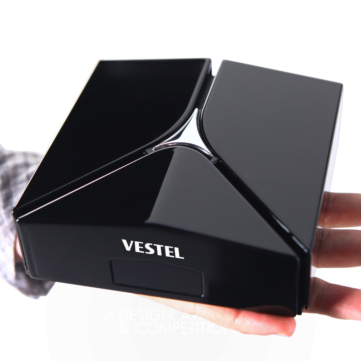 Tria Set Top Box Digital video broadcasting device by Elif Altay, Burak Emre Altınordu, Vestel Bronze Digital and Electronic Device Design Award Winner 2013 