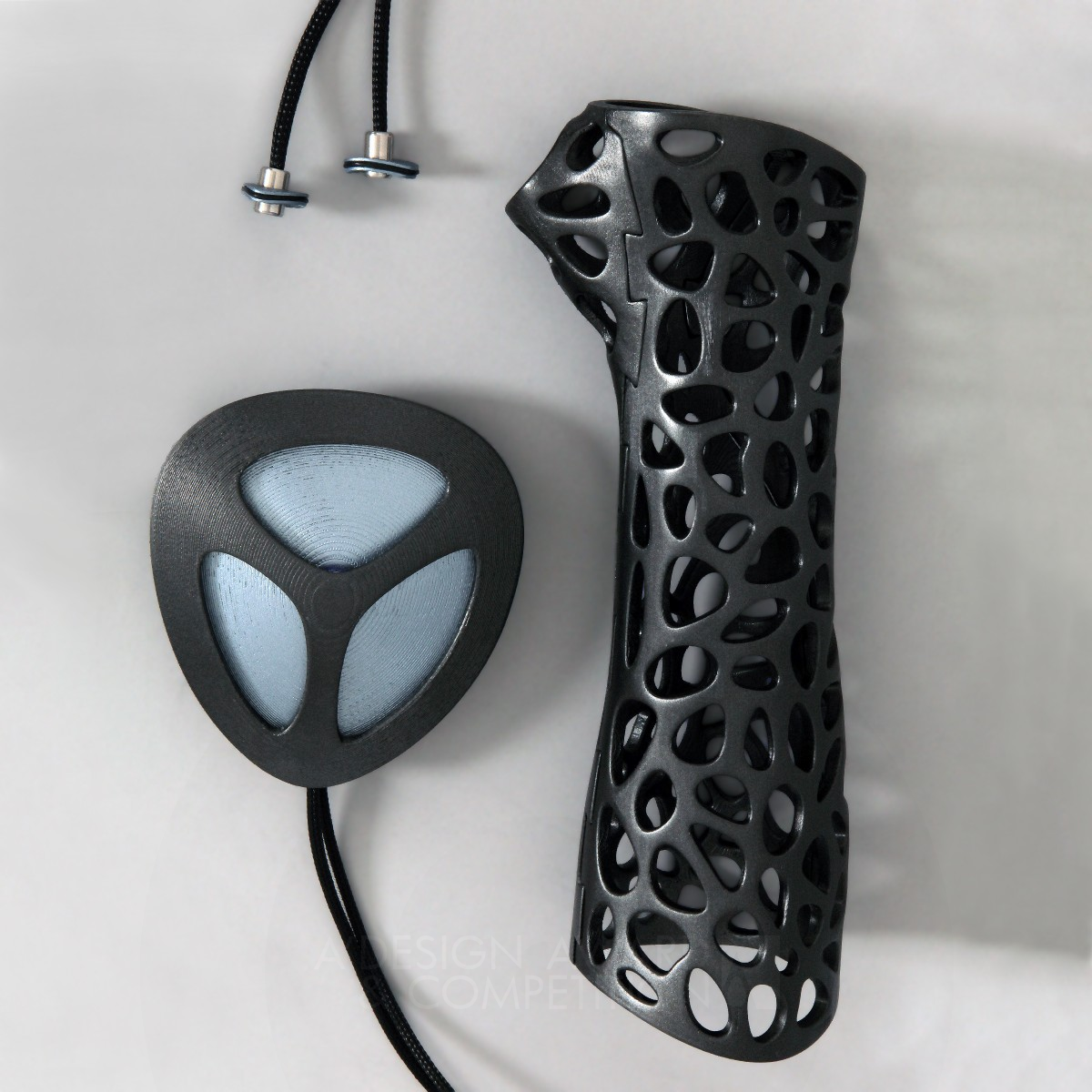 Osteoid Medical cast, attachable bone stimulator by Deniz Karasahin Golden 3D Printed Forms and Products Design Award Winner 2014 