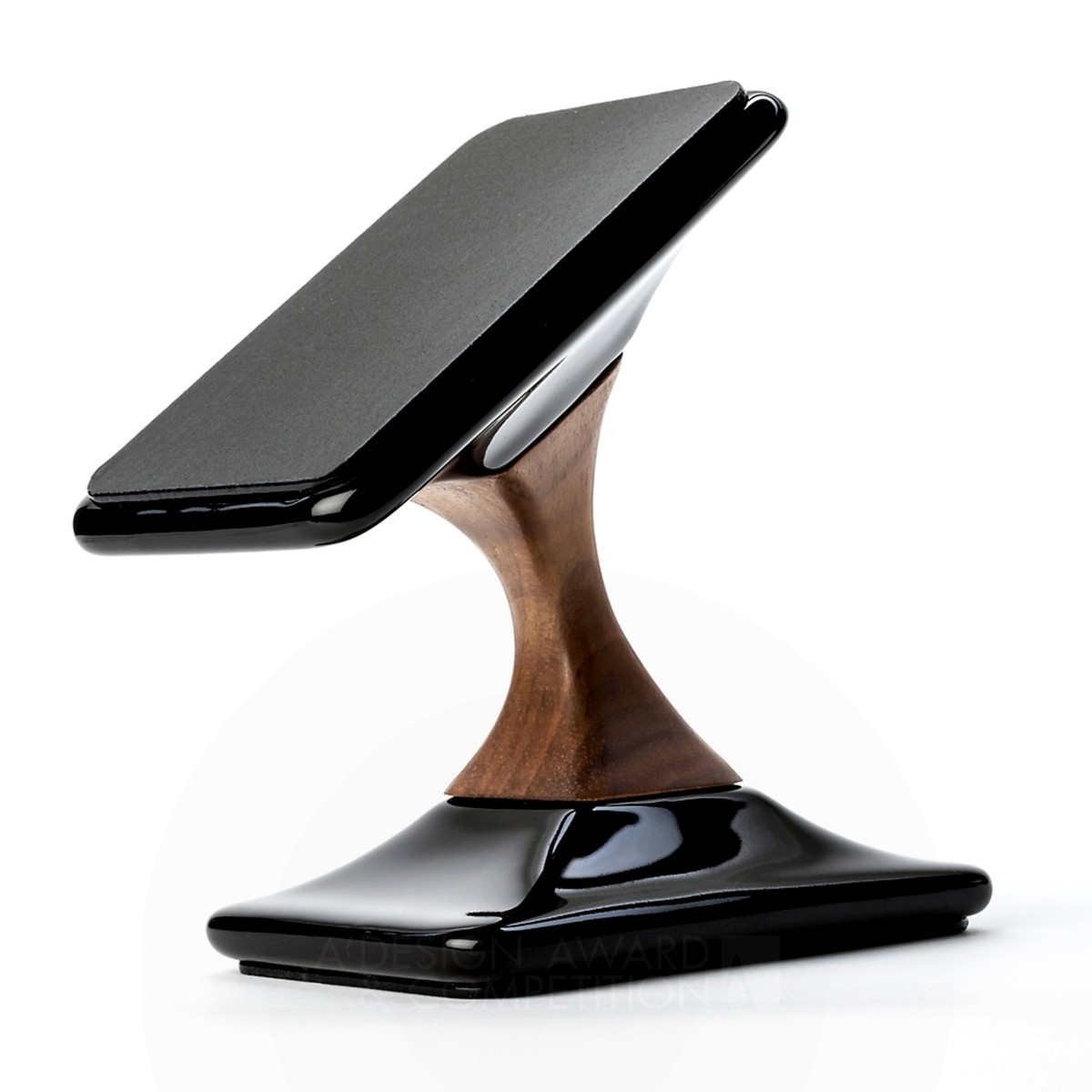 Swich Wireless Charger by LUTMAN Design Studio Bronze Home Appliances Design Award Winner 2016 