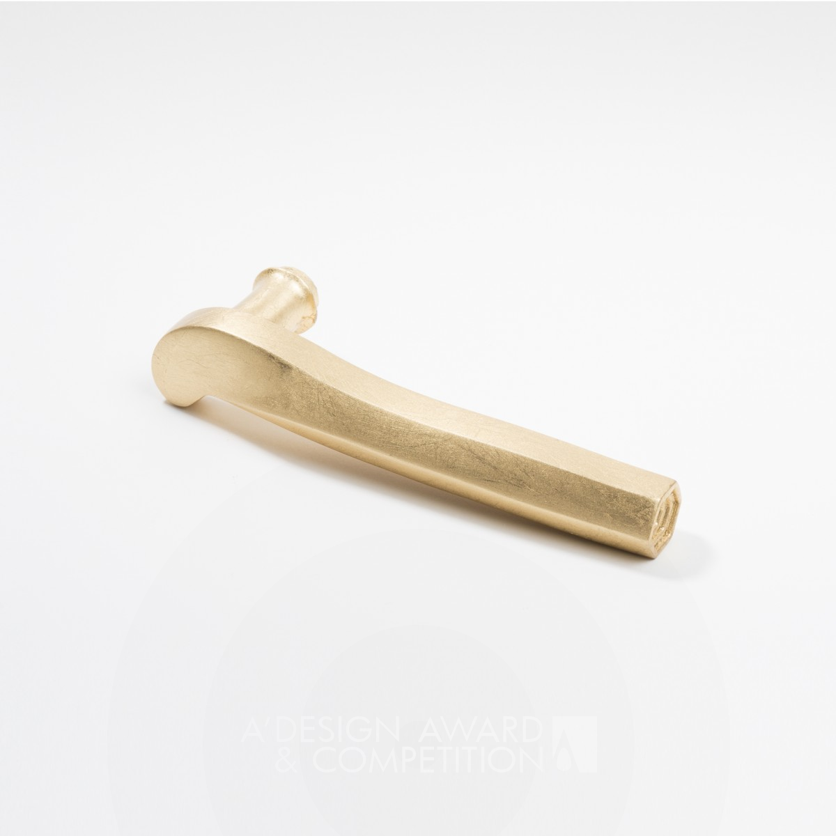 PRISMA oro Door Handle by Nicole Valenti & Jacopo Candotti Bronze Furniture Accessories, Hardware and Materials Design Award Winner 2016 