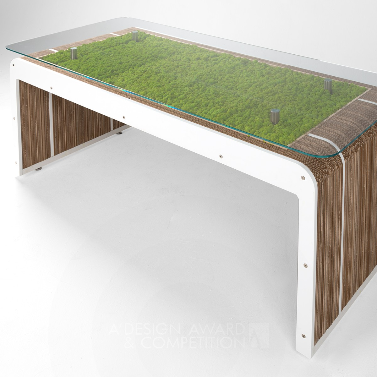 MorePlusDesk with moss Table by Giorgio Caporaso Bronze Sustainable Products, Projects and Green Design Award Winner 2016 