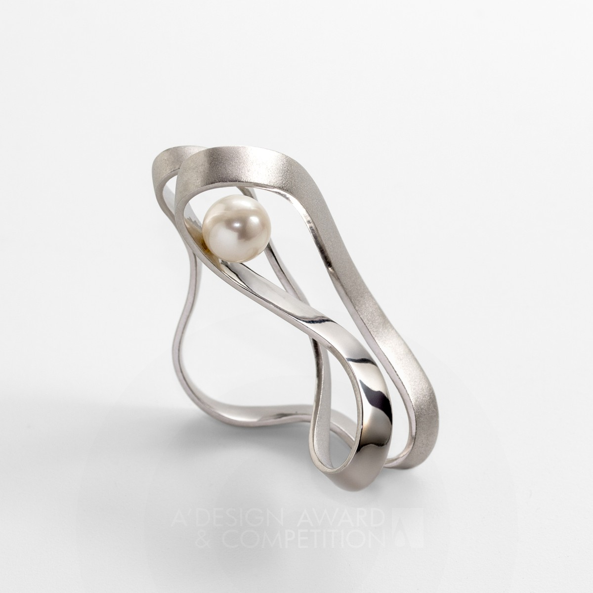 Cypris Ring Ring by Fabio Brazil and Henrique Murgel Golden Jewelry Design Award Winner 2017 