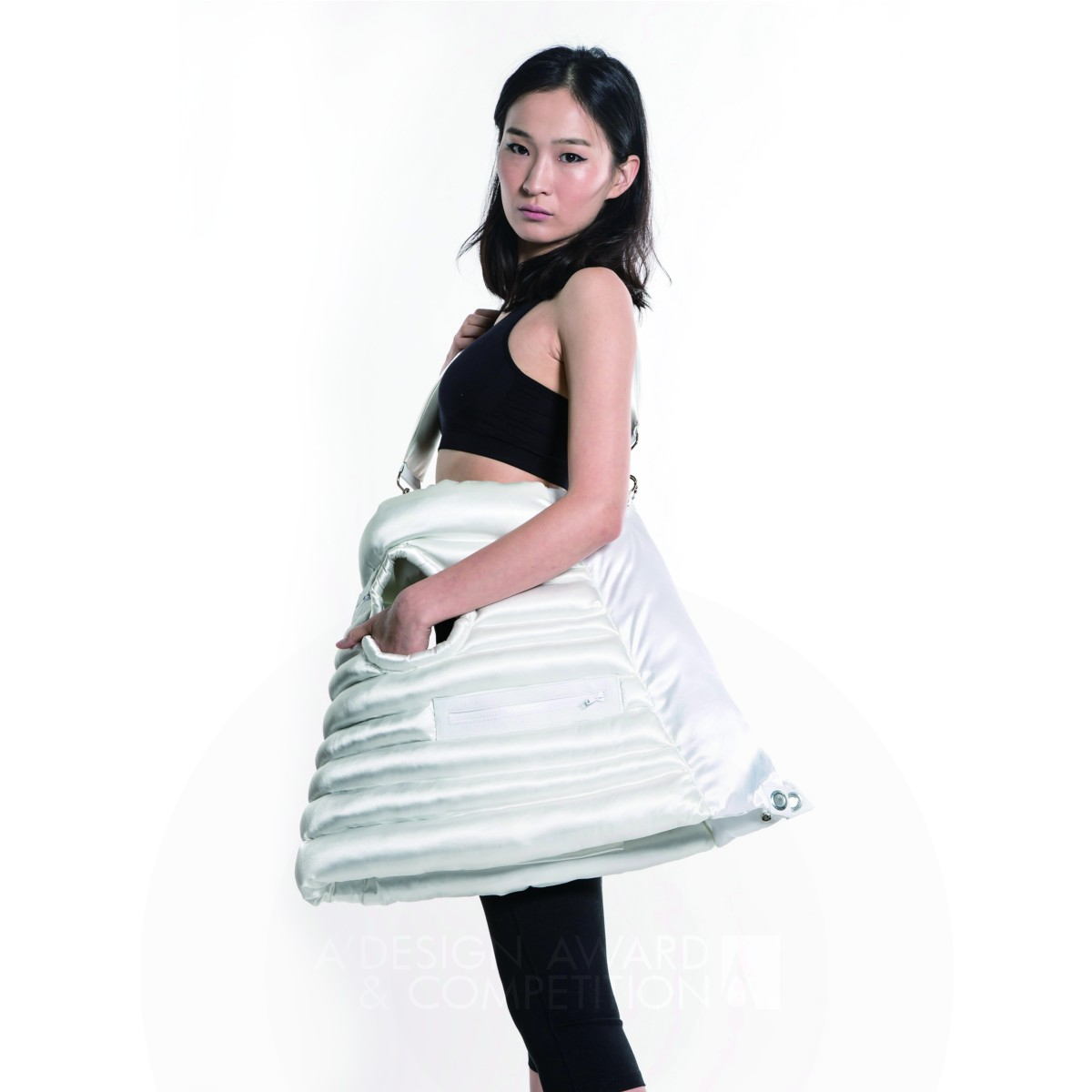 Comfort Bag as Coat Transforming Bag by Jingwen Zhang Bronze Fashion and Travel Accessories Design Award Winner 2018 