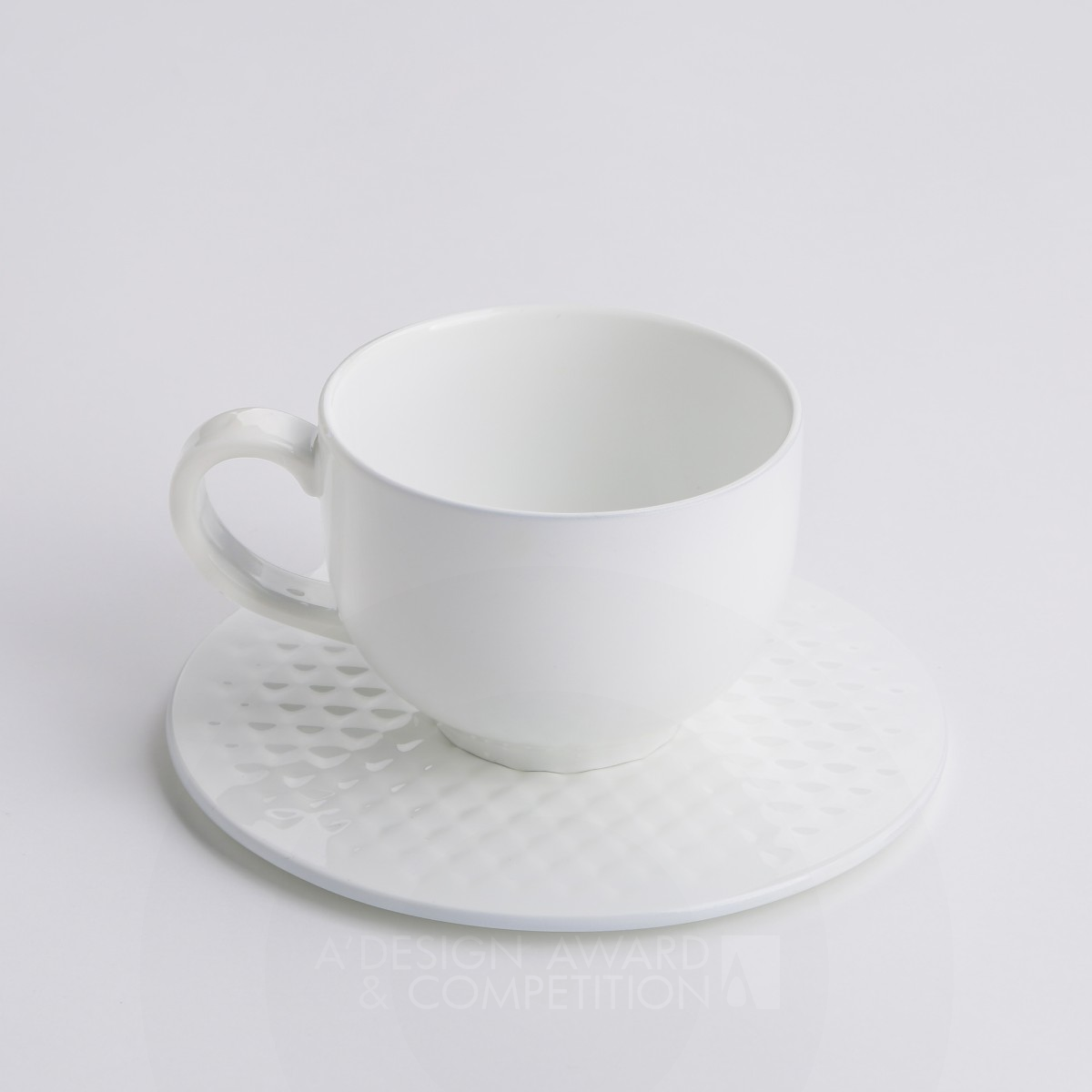 Fitted Teacup Teacup by Wu Weili and Feng Zhe Bronze Bakeware, Tableware, Drinkware and Cookware Design Award Winner 2019 