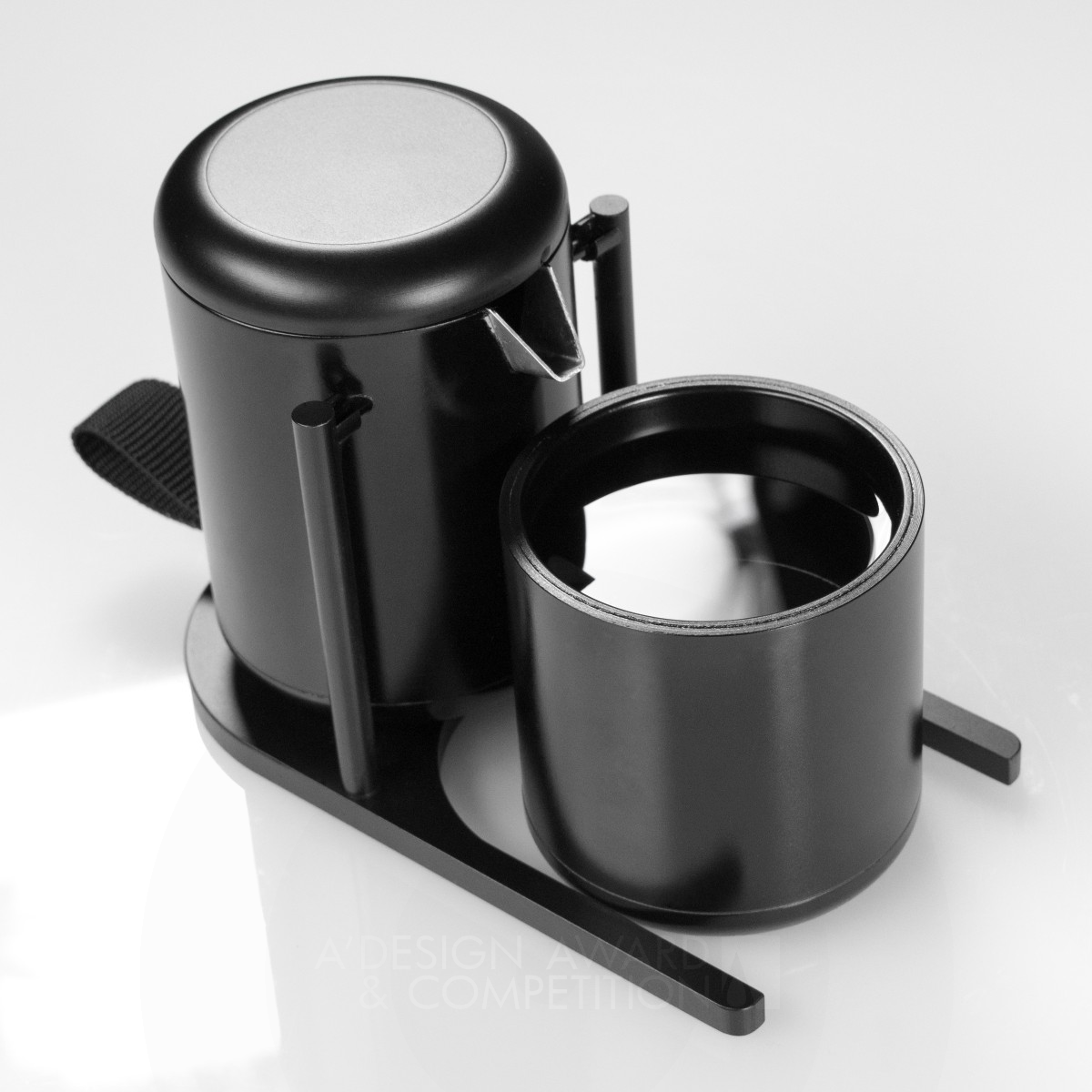 Kafe Coffee Maker by Alicia Rühr Iron Bakeware, Tableware, Drinkware and Cookware Design Award Winner 2019 