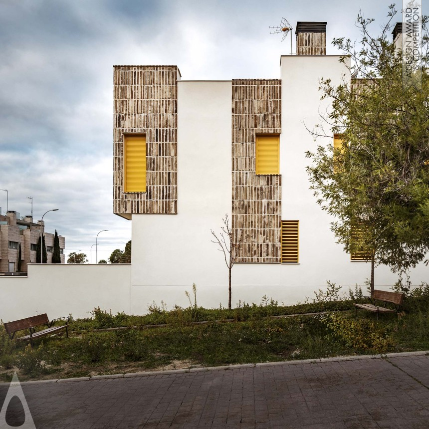 Joaquin Millan Villamuelas's Montecarmelo Townhouses Family Housing