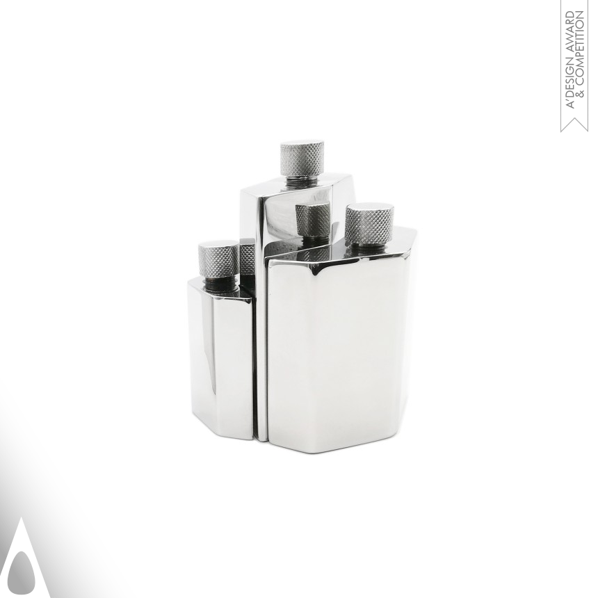 Iron Bakeware, Tableware, Drinkware and Cookware Design Award Winner 2020 Fragments Flask 