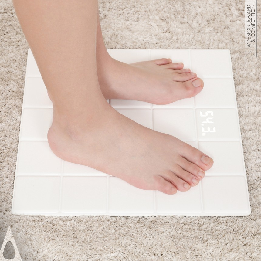 Tiles Weight Scale Design designed by Zhang Jian, Huang Yikai and Chen Sijie