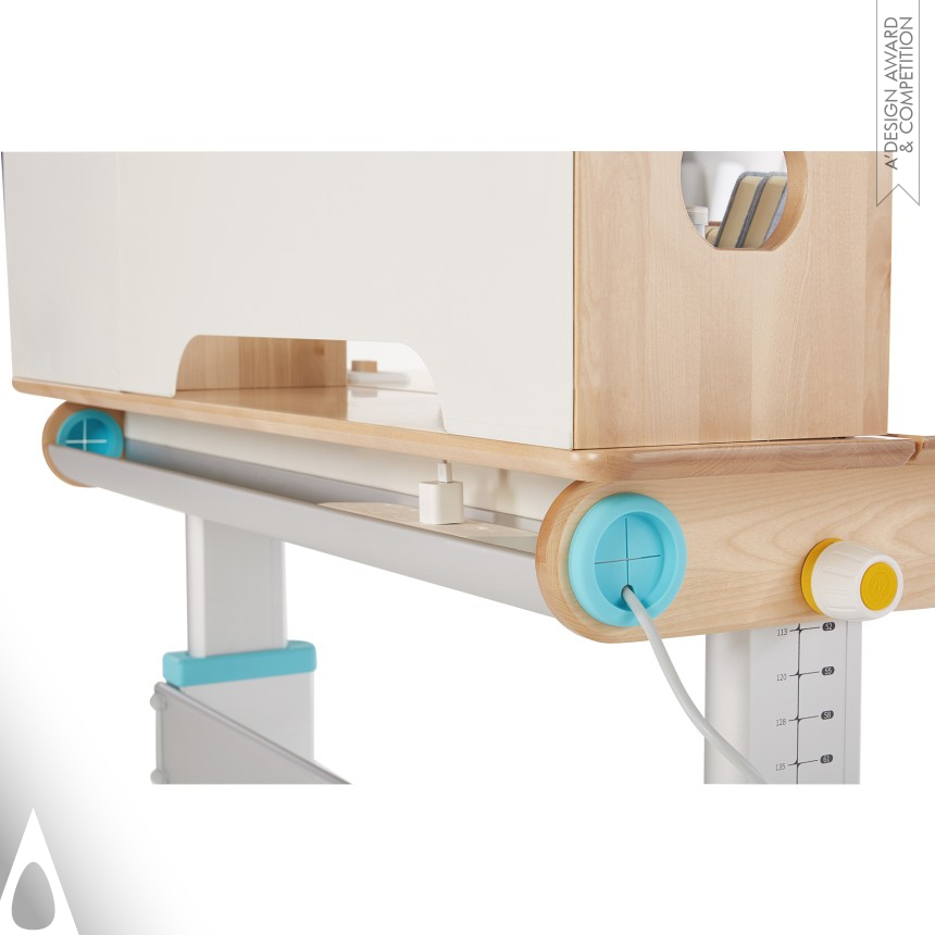 Silver Furniture Design Award Winner 2021 Dreamland Ergonomics Study Desk 