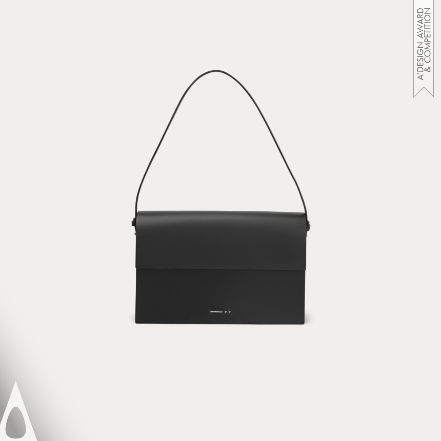 Bronze Fashion and Travel Accessories Design Award Winner 2022 DA26 Arch Bag 