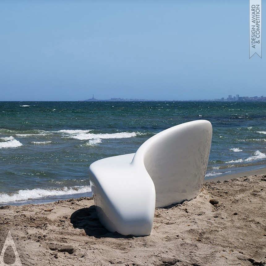 Enrique Minguez Ros's Manga Sitting Bench