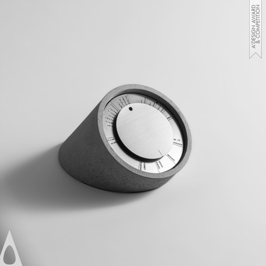 Farzan Shamasblou Desk Clock