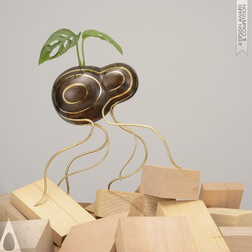 Chu Jou, Yu Hsuan, Fan Xuan and Ching Ching's Reborn Wooden Vase