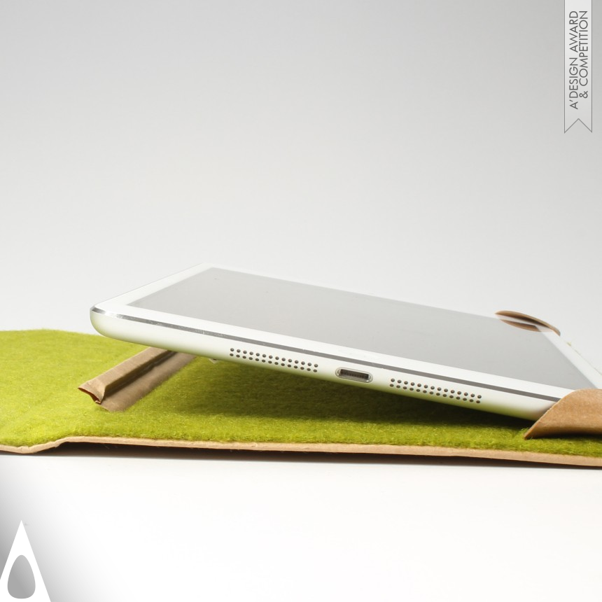 Bronze Fashion and Travel Accessories Design Award Winner 2014 Tootsie iPad Folio 