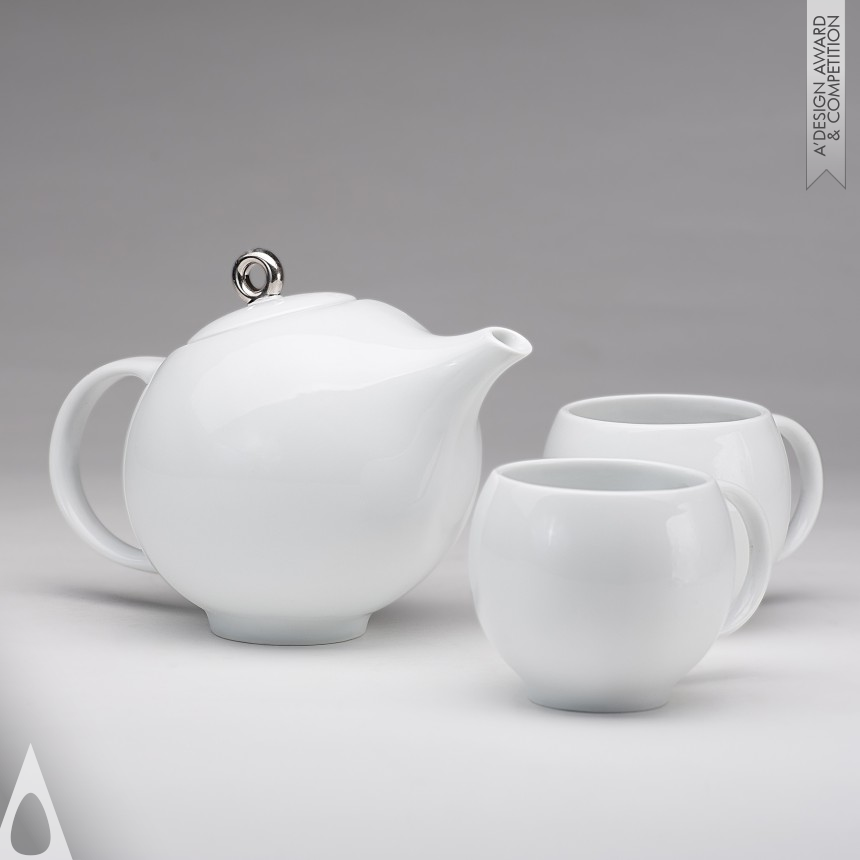 Golden Bakeware, Tableware, Drinkware and Cookware Design Award Winner 2014 EVA tea set Teapot and teacups 