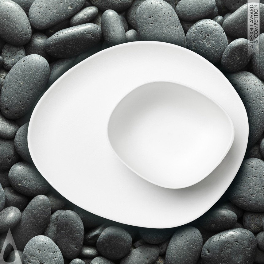 Golden Disposable and Single-Use Product Design Award Winner 2015 Pebble Bagasse Collection Plate and Bowl 