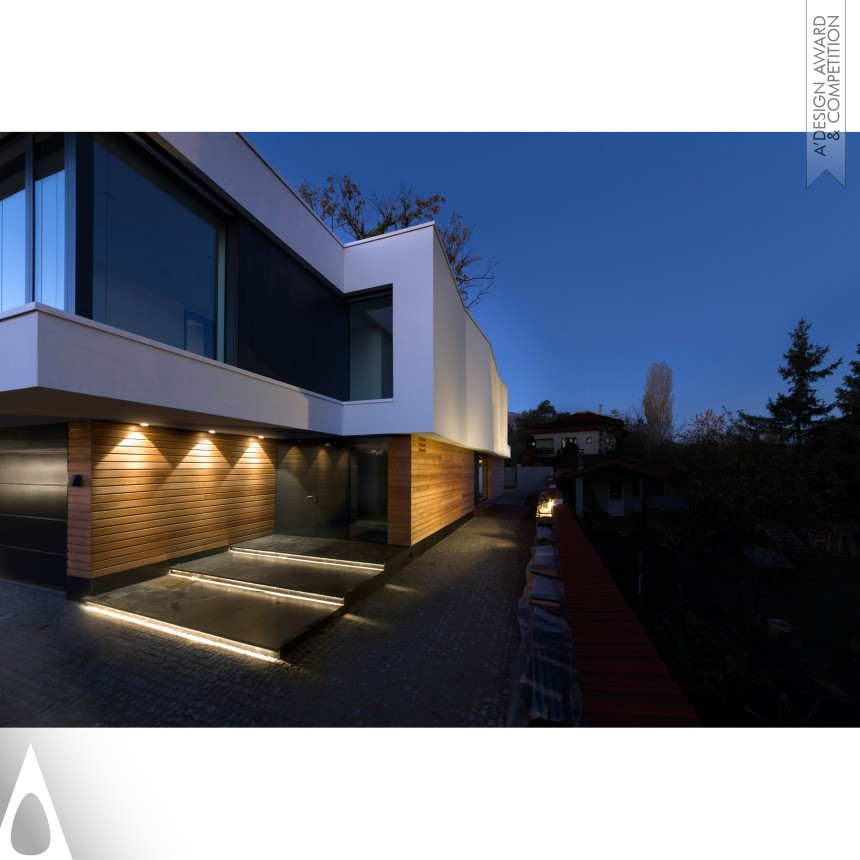 2 Oaks House - Silver Architecture, Building and Structure Design Award Winner