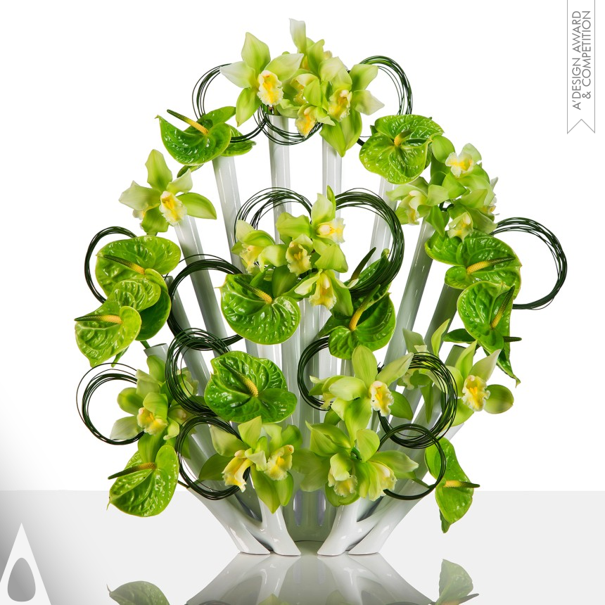 Golden Furniture Design Award Winner 2016 PEACOCK VASE Flower Vase 