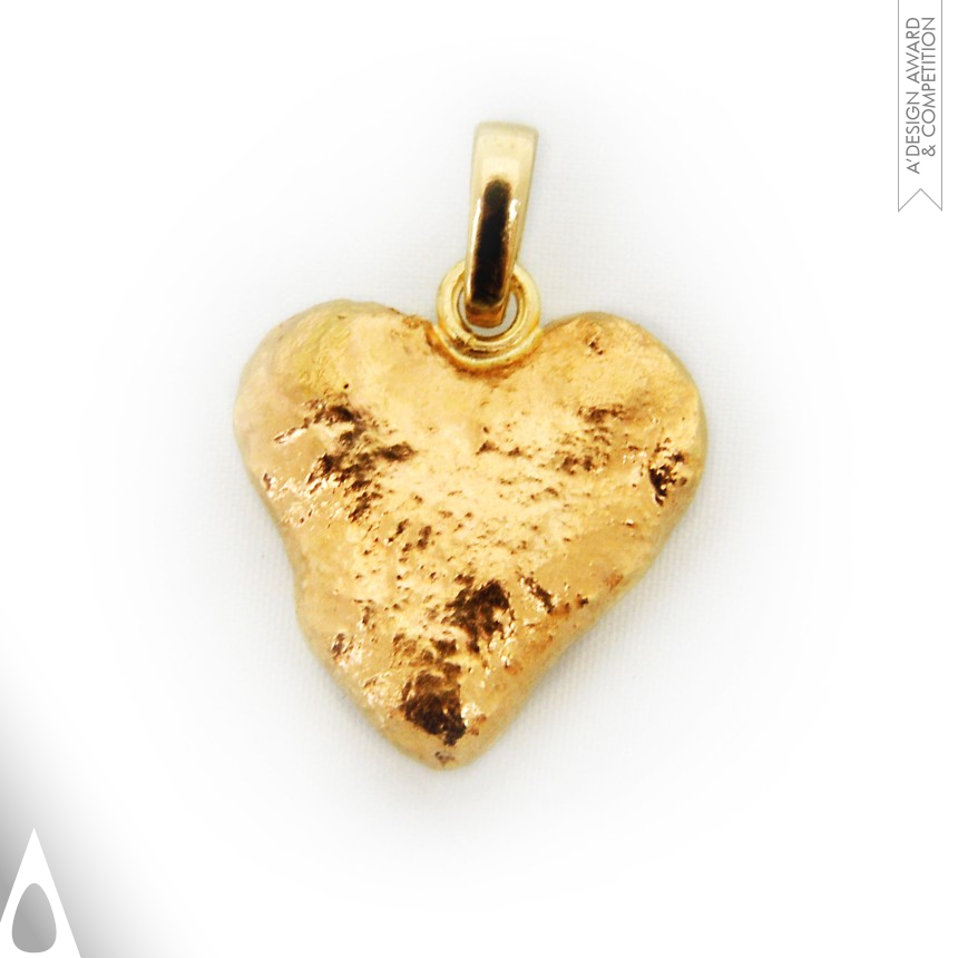 Iron Jewelry Design Award Winner 2017 Meaningful Heart Jewelry Concept to perpetuate emotions 