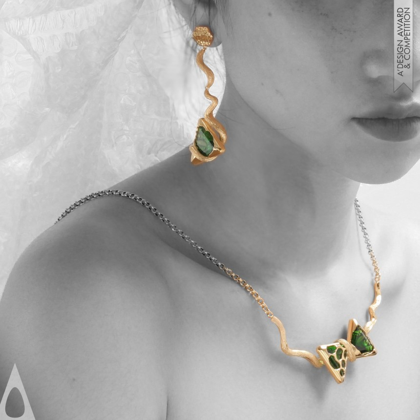 Liu Yue's Tentacle Jewellery set