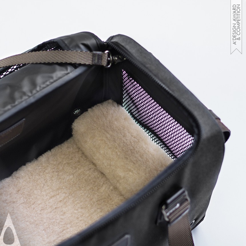 Cloud7 for Tumi Dog Flight Carrier designed by Petra Jungebluth