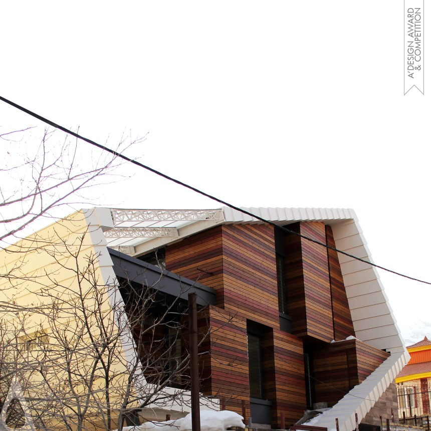 Hossein Shirazian's Damavand House Residence Residential House