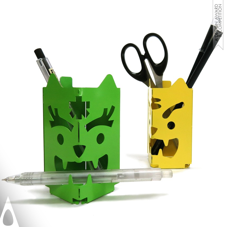 ChungSheng Chen and ChangHsien Cho's SwordLion Metal Postcard PenHolder