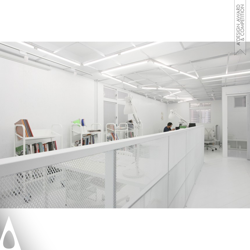 PhoebeSayswow Architects Ltd.'s The Bleached Office Workspace