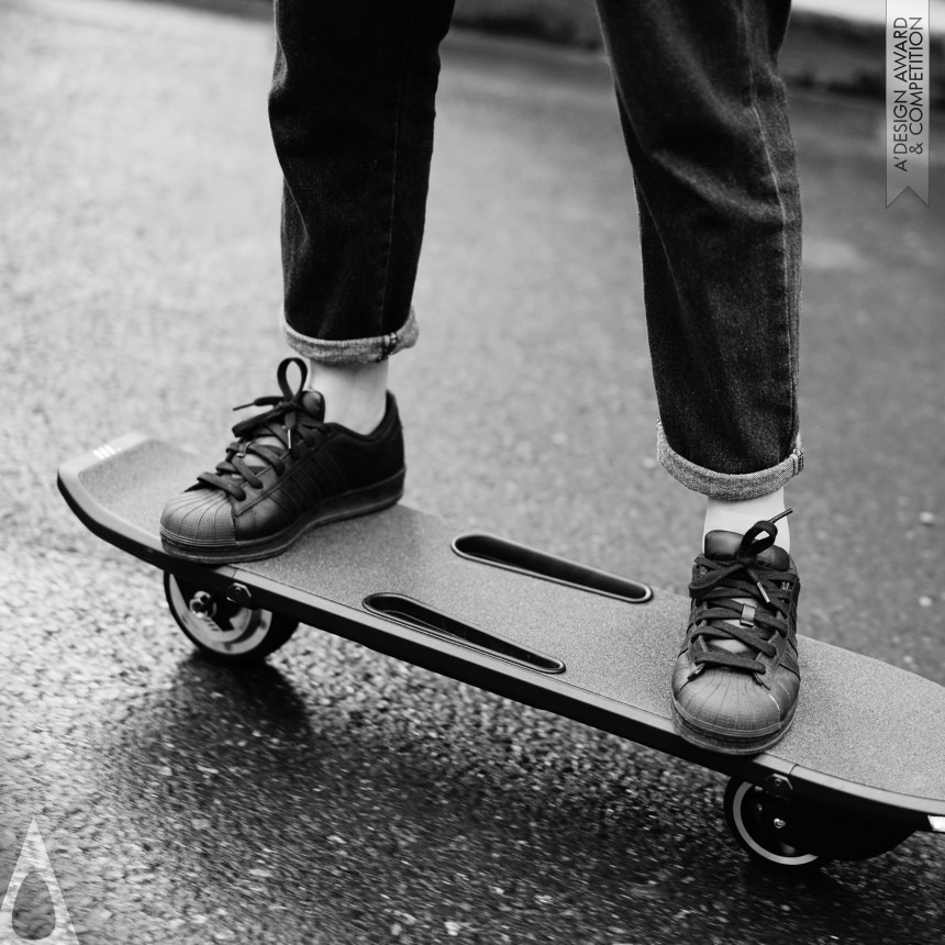 Pang Ming and Huang Zhangkeng's Yiiboard Electric Sports Skateboard