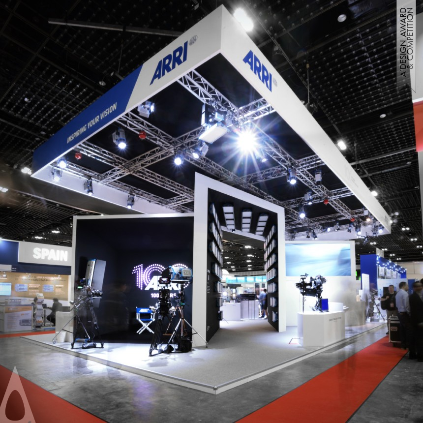 Cheuk Kin Chi's Metric Tunnel Trade Show Booth