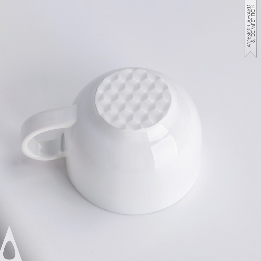 Fitted Teacup designed by Wu Weili and Feng Zhe