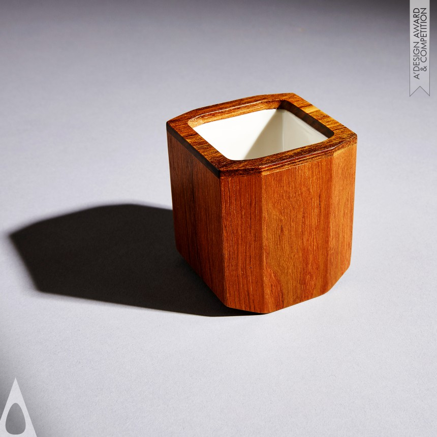 Yoshiaki Ito's Zogan Decorative dishware