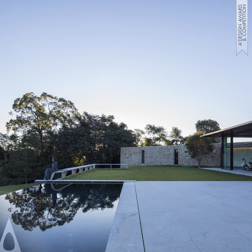 Hueb Ferreira's Stone House Residential