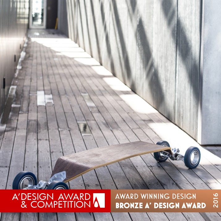 Zenyth Hubless longboard by Nicholas Perillo Bronze Vehicle, Mobility and Transportation Design Award Winner 2016 