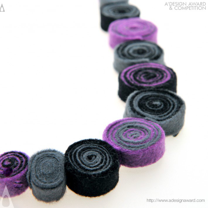 felt-spirals-necklace-by-aikaterini-niki-glinou-2