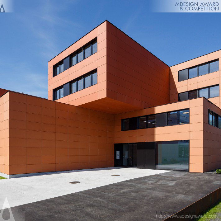 Dwelling and Office Building by Carlos Martinez Architekten