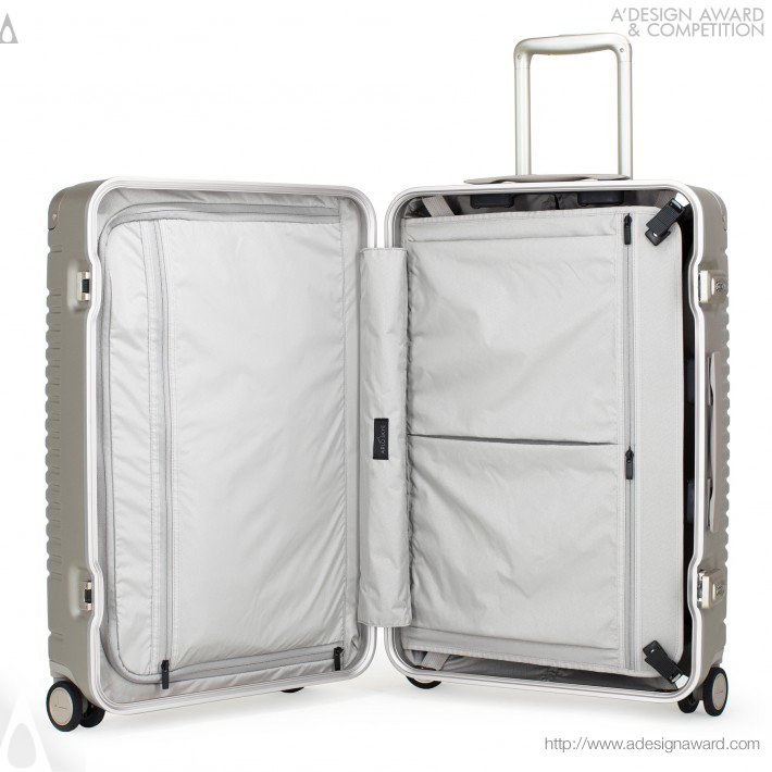 mauricio issa Luggage