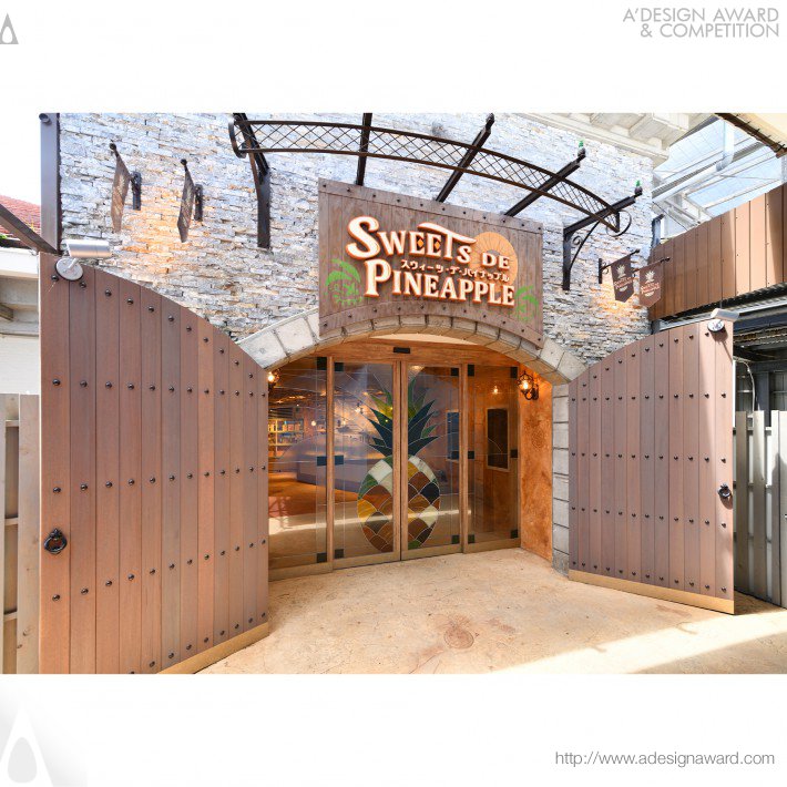 Shinjiro Heshiki - Sweets De Pineapple Theme Park Shop and Bakery