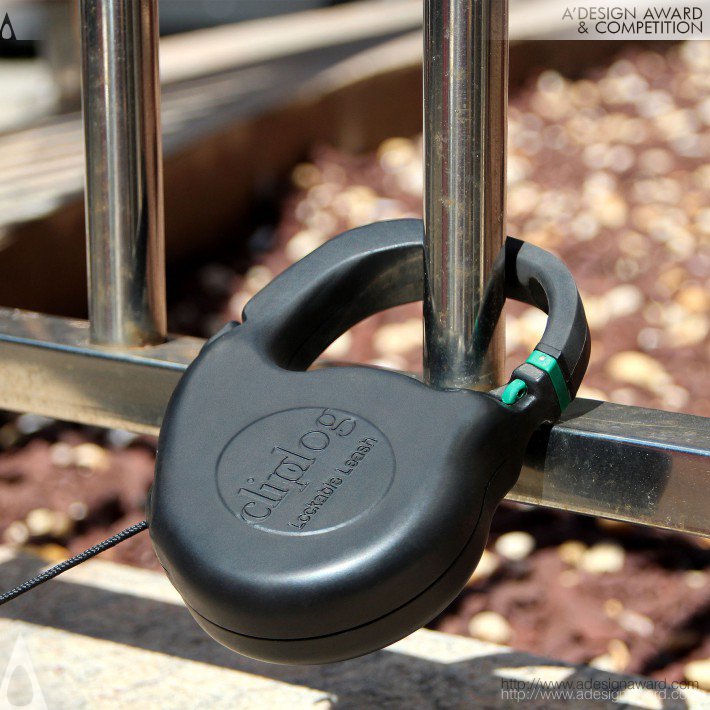 retractable-lockable-dog-leash-by-anatoliy-omelchenko-2