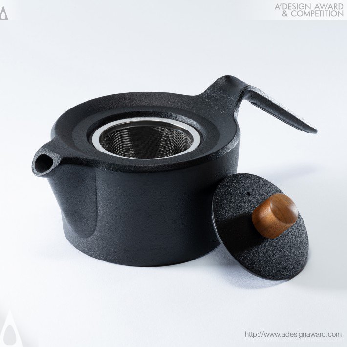 nambu-ironware-swallow-pot-by-akira-kikuchi-1