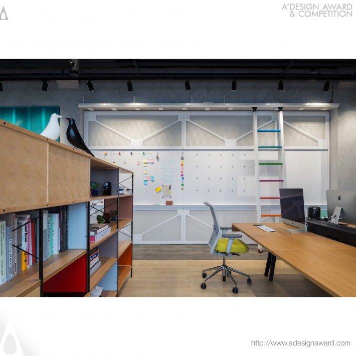 functional-and-colorful-office-by-anna-maslova-and-gregory-neverov-2