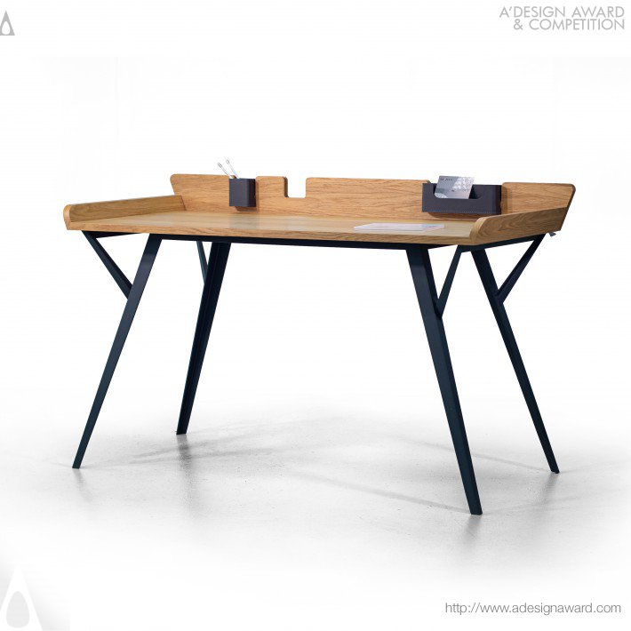 Diag Desk by Marek Blazucki