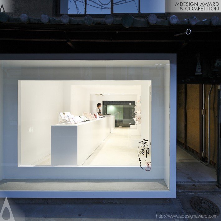 Kyoto Silk Retail Shop by Keiichi Hayashi