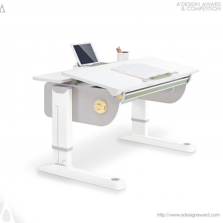 Venus Ergonomics Study Desk by PanYan Fei