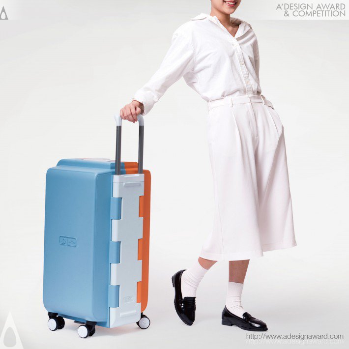 Rhita Sustainability Suitcase by ChungSheng Chen
