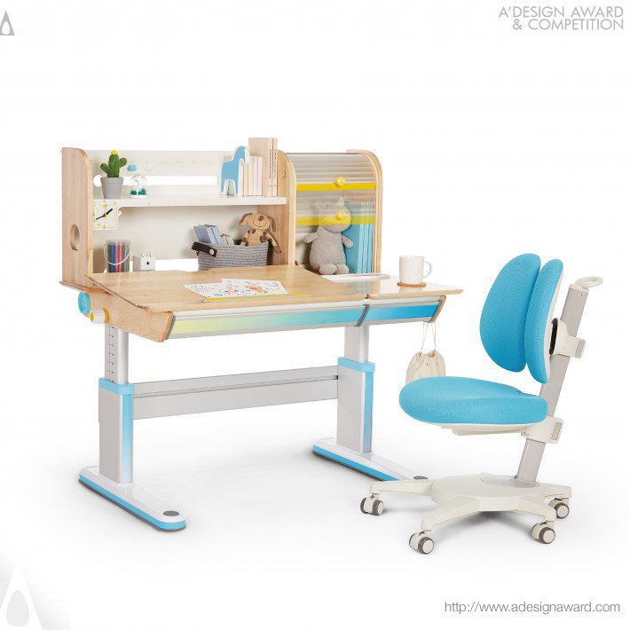 Dreamland Ergonomics Study Desk by PanYan Fei